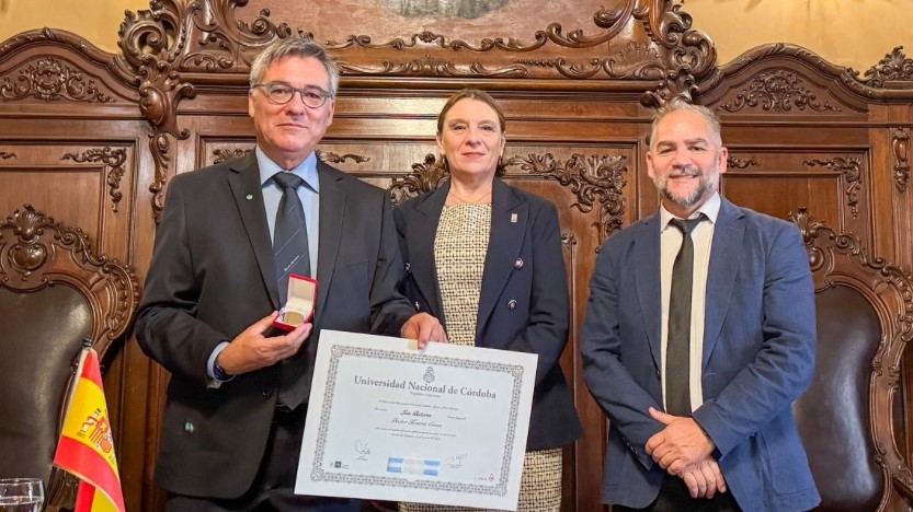 Luis Bañares recibe el título de Doctor Honoris Causa por la Universidad Nacional de Córdoba, Argentina